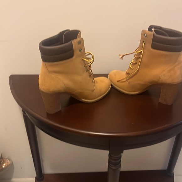Wheat color Timberland boot - Picture 3 of 4